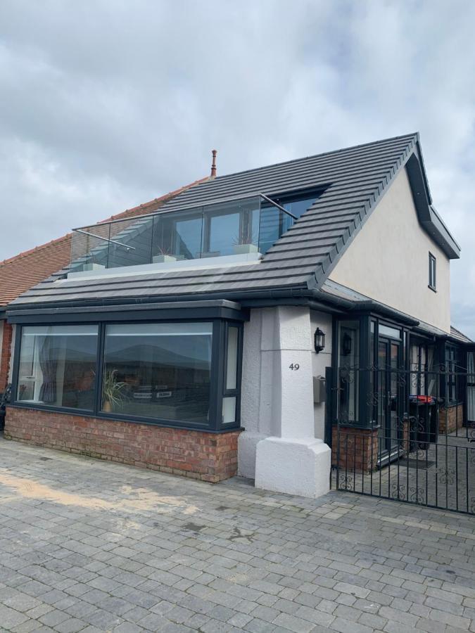 Beach House Apartment On Ground Floor With Sea View - Pet Friendly Cleveleys Esterno foto