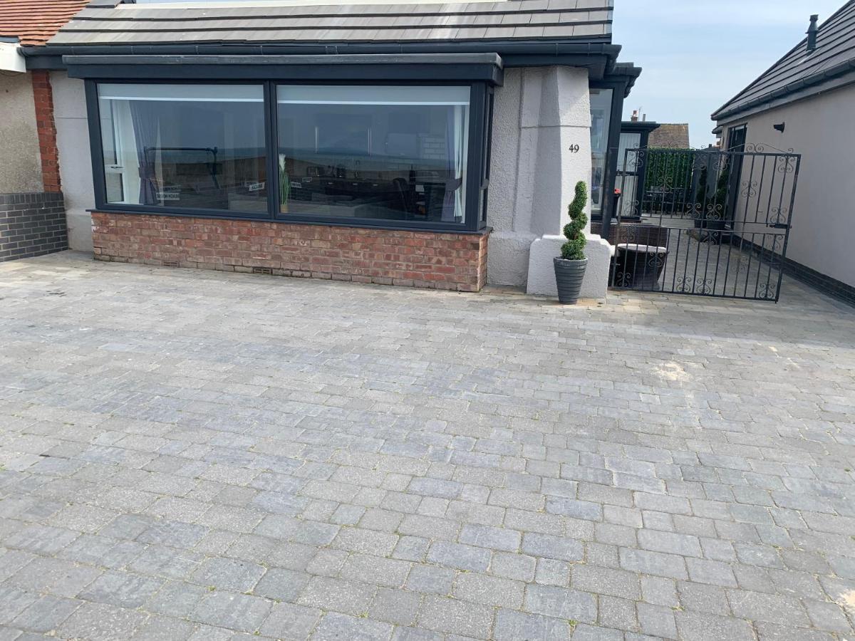 Beach House Apartment On Ground Floor With Sea View - Pet Friendly Cleveleys Esterno foto