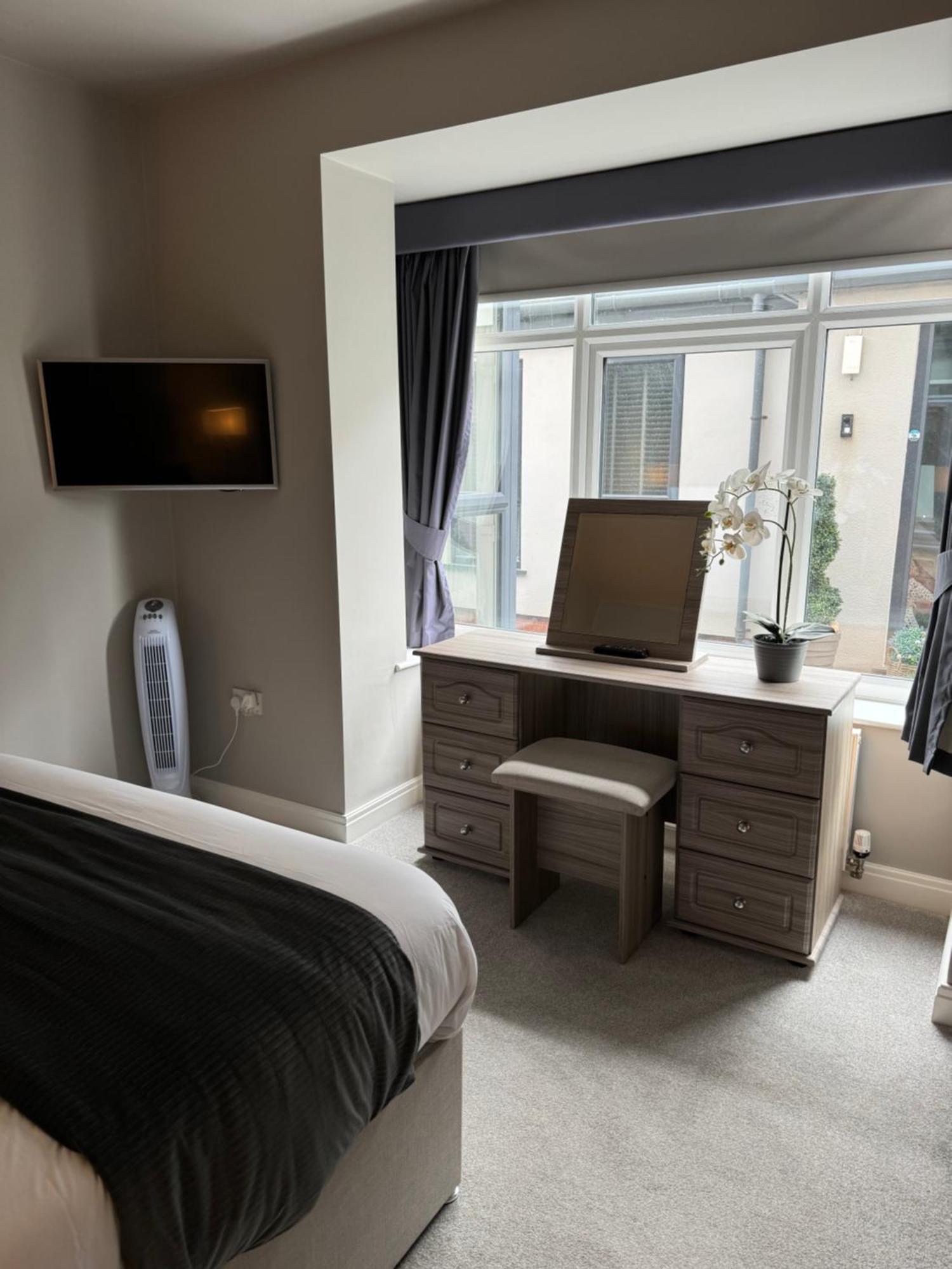 Beach House Apartment On Ground Floor With Sea View - Pet Friendly Cleveleys Esterno foto