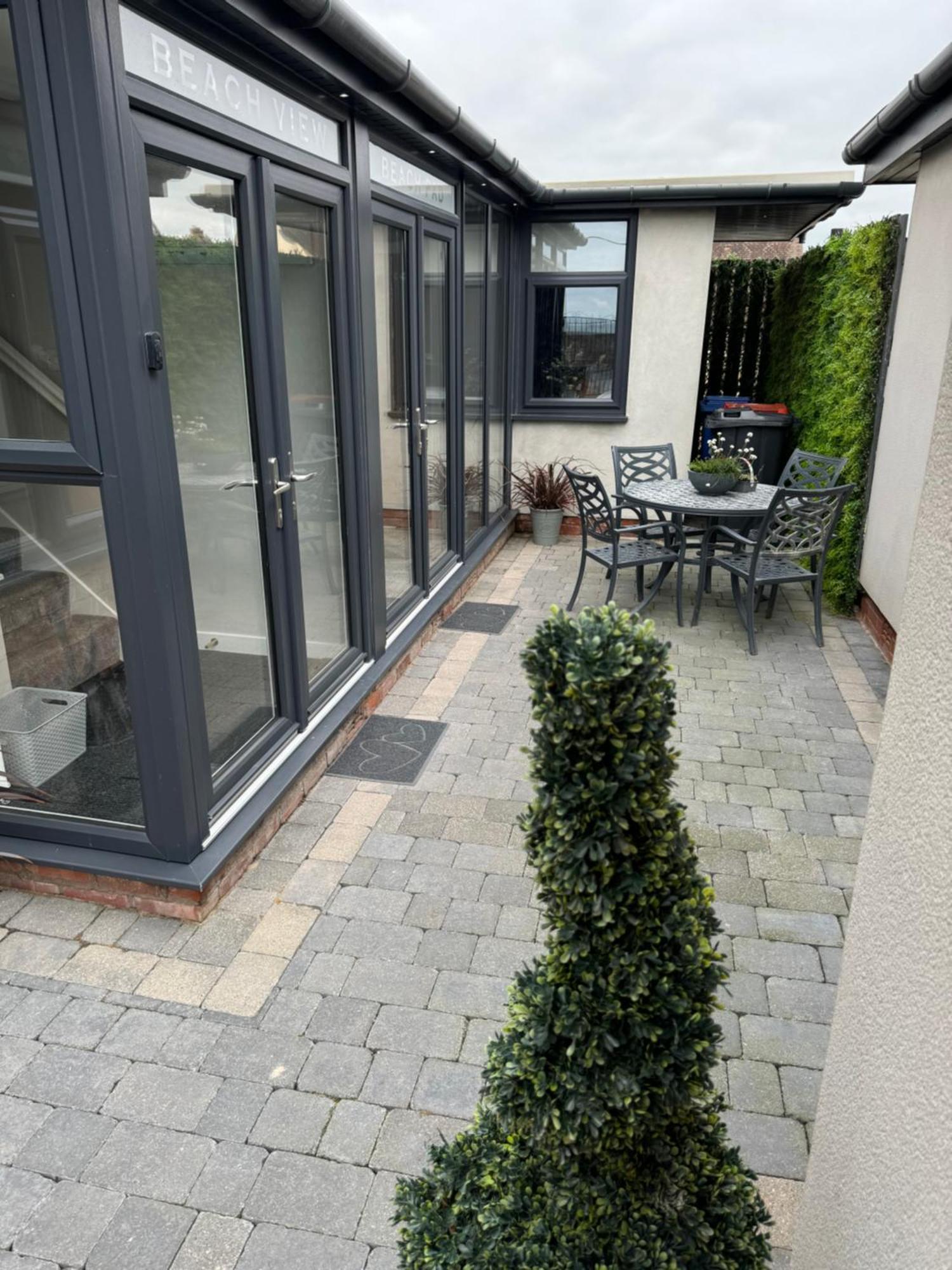 Beach House Apartment On Ground Floor With Sea View - Pet Friendly Cleveleys Esterno foto