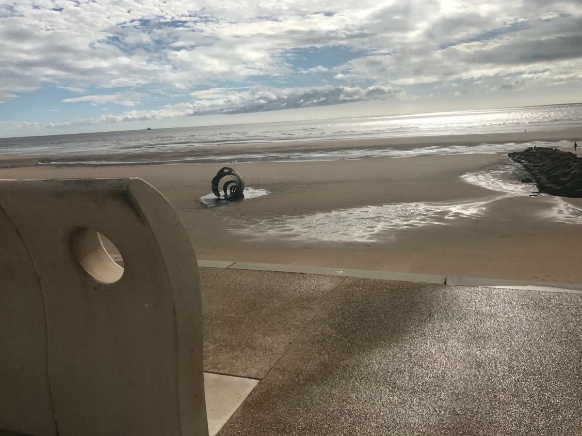Beach House Apartment On Ground Floor With Sea View - Pet Friendly Cleveleys Esterno foto